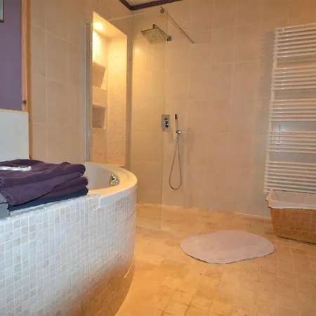 Holiday home Maison,appartement De Charme Bord De - Avec Jardin Et Wifi Luc-sur-Mer